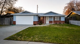 345 E Encore Dr in Hanford, CA - Building Photo