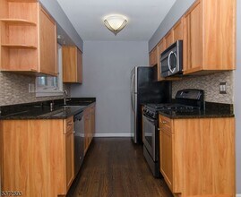 39 Harrison Ave in Montclair, NJ - Building Photo - Building Photo