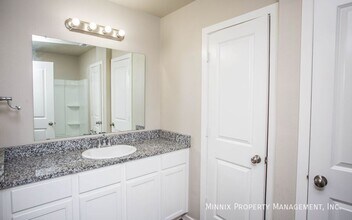 2117 N Jayton Ave in Lubbock, TX - Foto de edificio - Building Photo