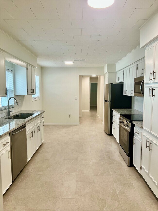 21510 Ruth Dr in New Caney, TX - Foto de edificio - Building Photo