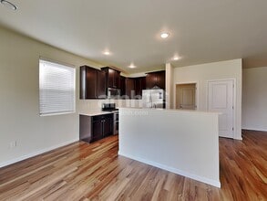 16602 NE 91st St in Vancouver, WA - Foto de edificio - Building Photo