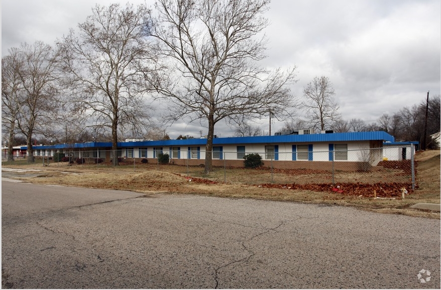 1100 E Edwards St in Shawnee, OK - Building Photo