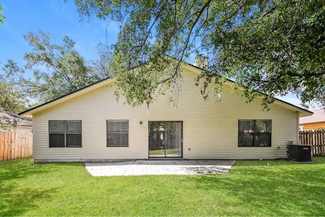 property at 1371 High Plains Dr W