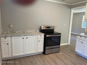 827 Hillsborough Ave in Florahome, FL - Building Photo - Building Photo