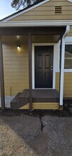 6811 150th St SW in Lakewood, WA - Foto de edificio - Building Photo