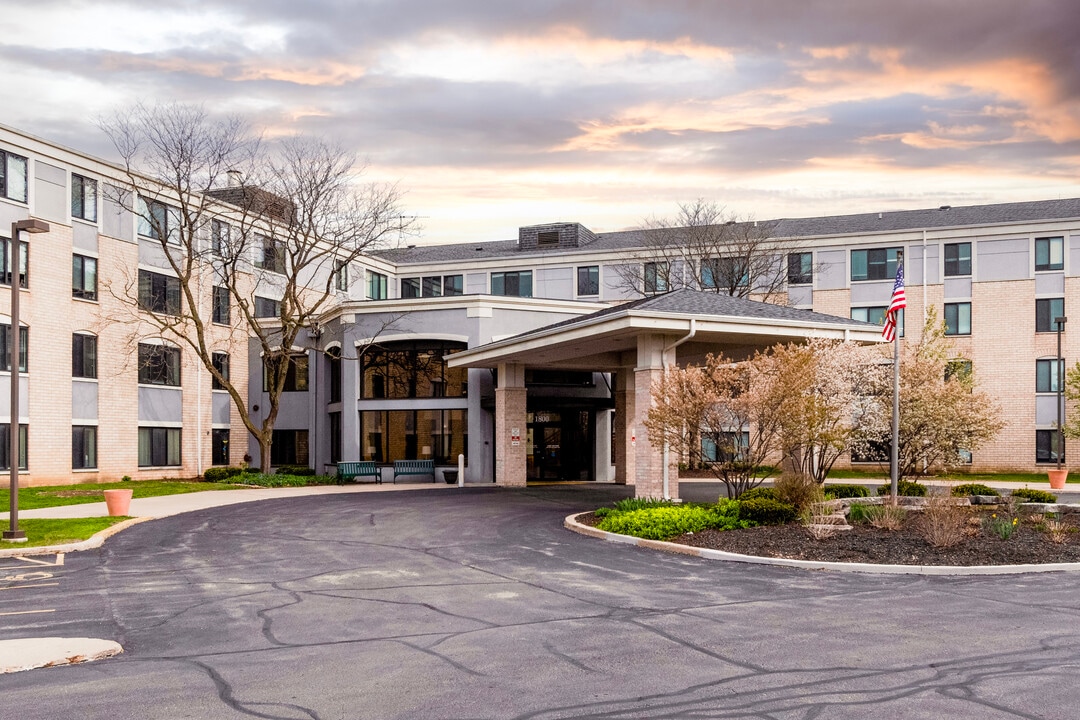 Berkshire at Kensington in Waukesha, WI - Foto de edificio