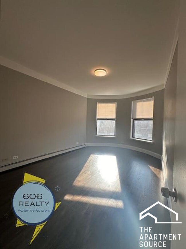 5858 S King Dr, Unit 3