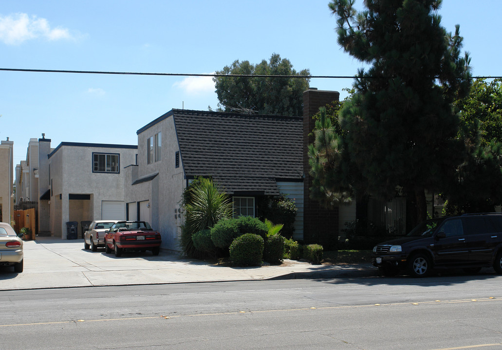 16662 Algonquin St in Huntington Beach, CA - Building Photo