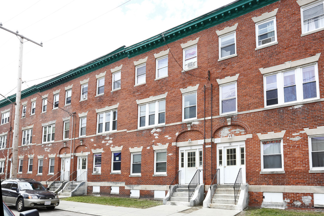 76 Bragdon St in Boston, MA - Foto de edificio