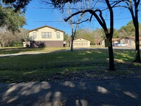 618 reppert street, Unit 8 in Bacliff, TX - Building Photo - Building Photo