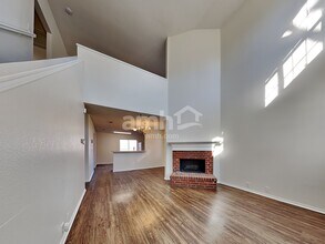 214 High Pointe Ln in Cedar Hill, TX - Foto de edificio - Building Photo