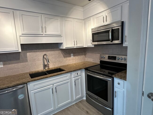 3106 Pine Heights Dr NE in Atlanta, GA - Building Photo - Building Photo