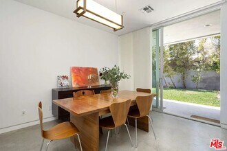 547 Huntley Dr in West Hollywood, CA - Building Photo - Building Photo