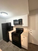 16 S 10th St-Unit -36 in Emmaus, PA - Building Photo - Building Photo
