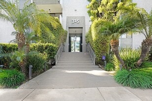 Montana Avenue in Santa Monica, CA - Building Photo