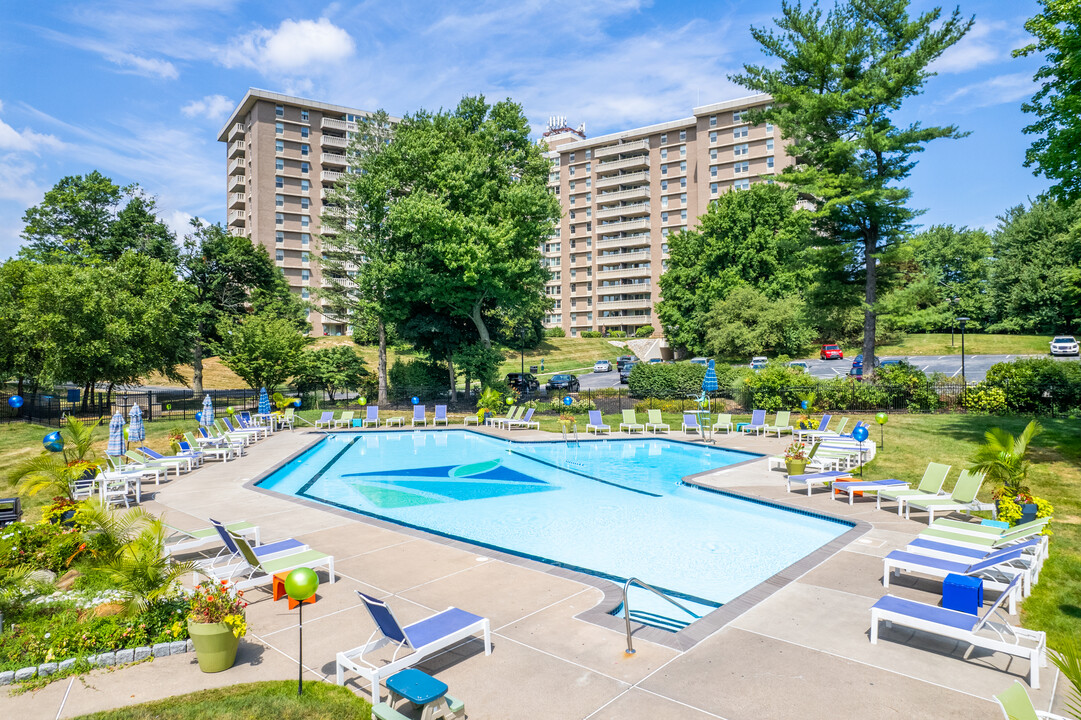 Towers at Wyncote in Wyncote, PA - Foto de edificio