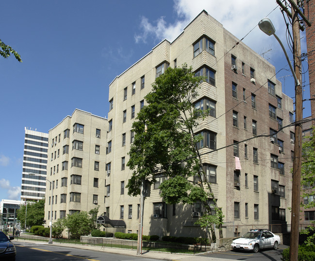 2 N Broadway in White Plains, NY - Building Photo - Building Photo