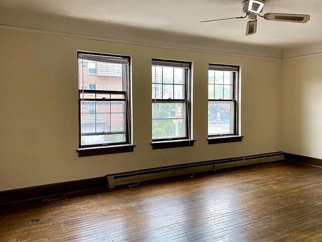 3070 N Oakland Ave, Unit Apt A in Milwaukee, WI - Building Photo - Building Photo