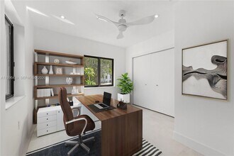 8246 NE 2nd Ct in Miami, FL - Foto de edificio - Building Photo