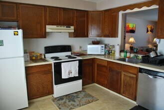 667 Geyser Rd, Unit 4 in Ballston Spa, NY - Foto de edificio - Building Photo