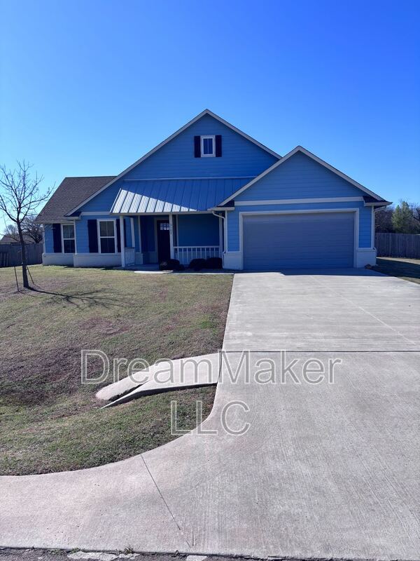 property at 3102 SE 34th St