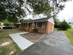 304 Stratford Ave in Fredericksburg, VA - Building Photo - Building Photo