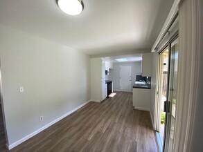 6801 Trudy Way in Sacramento, CA - Building Photo - Building Photo