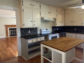 1217 N Penelope St in Belton, TX - Building Photo - Building Photo