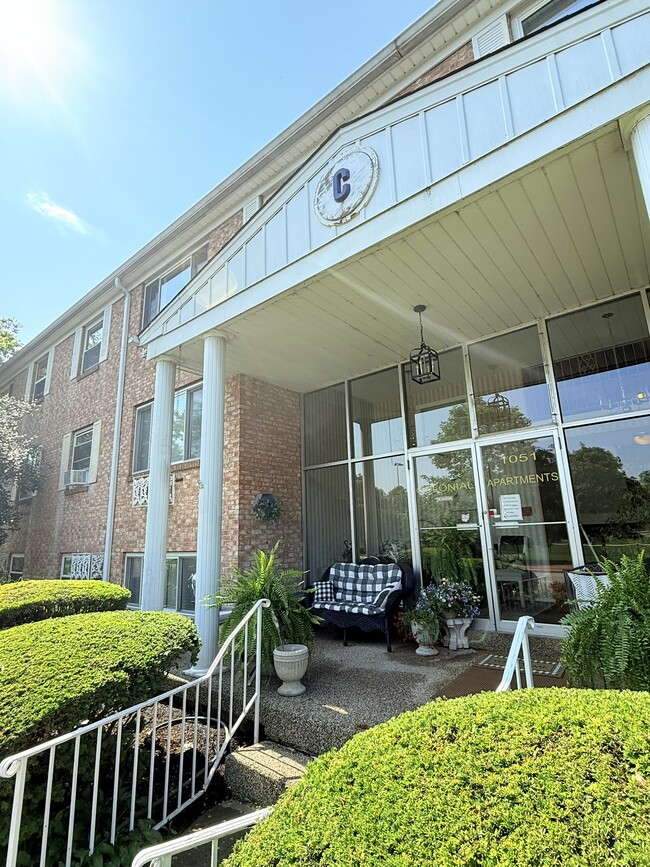 Colonial Grandview in Columbus, OH - Foto de edificio - Building Photo