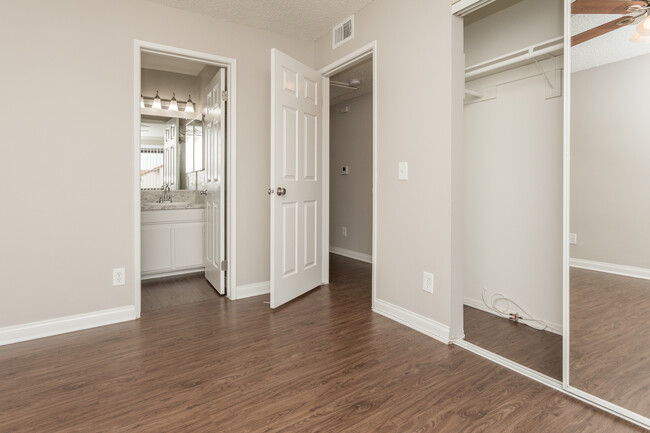 Magnolia Court Apartments in Anaheim, CA - Building Photo - Interior Photo