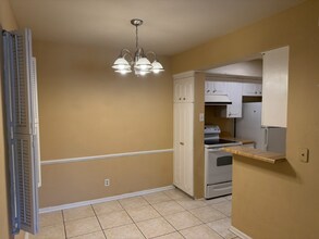 170 De Chantle Rd in San Antonio, TX - Foto de edificio - Building Photo