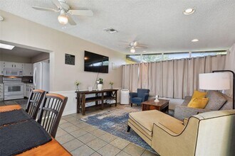 4818 Holiday Dr in Tampa, FL - Building Photo - Building Photo
