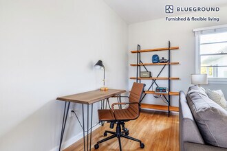 1009 Elkgrove Ave-Unit -FL2-ID413 in Los Angeles, CA - Foto de edificio - Building Photo