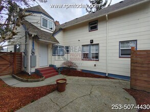 1703 Park Ave in Bremerton, WA - Building Photo - Building Photo