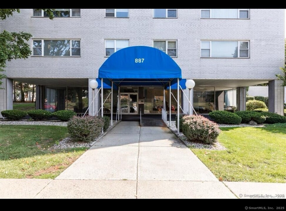887 Farmington Ave in West Hartford, CT - Building Photo