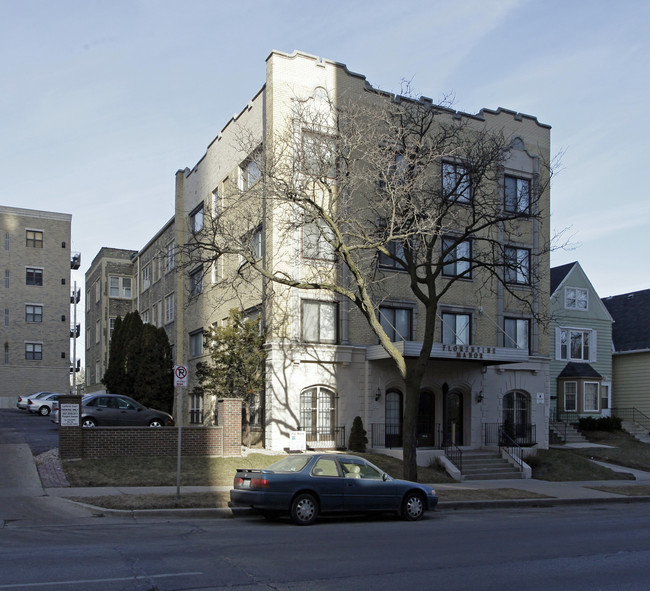 2027 N Prospect Ave in Milwaukee, WI - Foto de edificio - Building Photo
