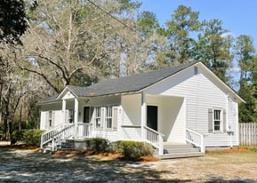 208 State St, Unit Apartment in Walterboro, SC - Building Photo