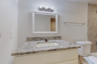 409 W Main St in Whitesboro, TX - Building Photo - Building Photo