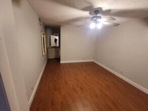 8657 Boca Glades Blvd W, Unit 1 in Boca Raton, FL - Foto de edificio - Building Photo