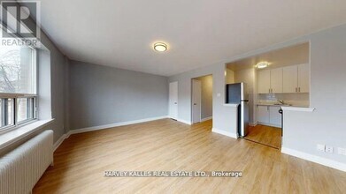 31 Clearview Heights in Toronto, ON - Building Photo - Building Photo