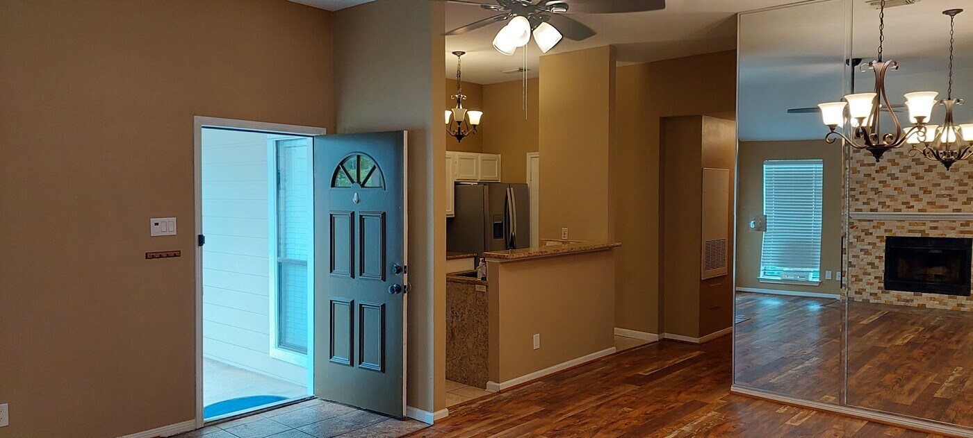 3500 Tangle Brush Dr, Unit 174 in The Woodlands, TX - Building Photo