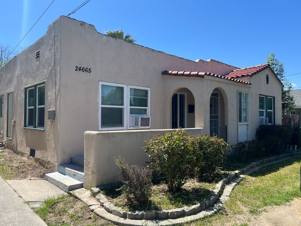 24663 Stewart St in Loma Linda, CA - Building Photo