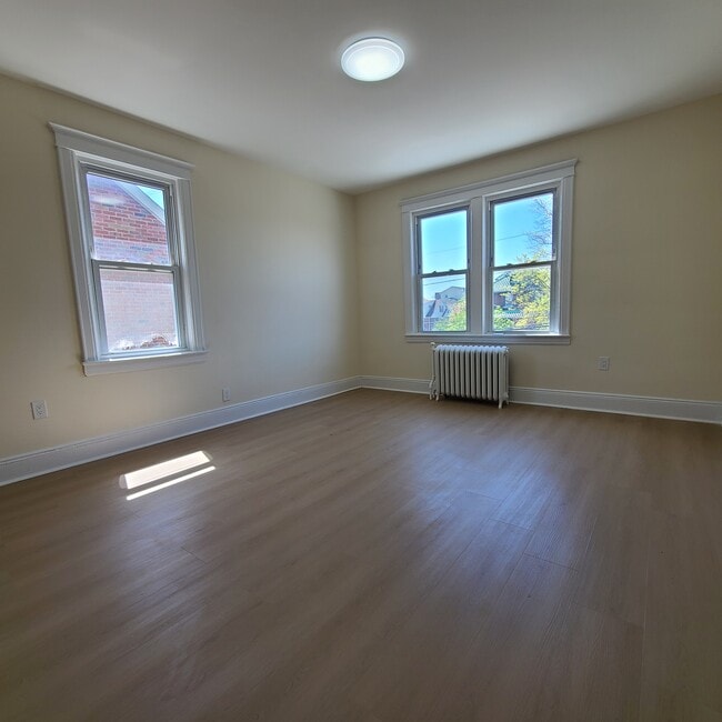 704 79th St, Unit 2 in North Bergen, NJ - Foto de edificio - Building Photo