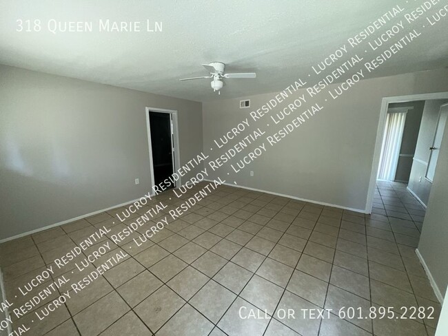 318 Queen Marie Ln in Jackson, MS - Foto de edificio - Building Photo