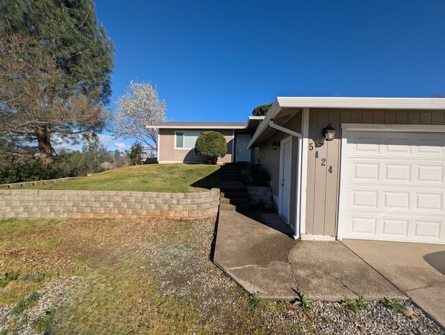 5424 Vly Rdg Dr in Redding, CA - Building Photo - Building Photo