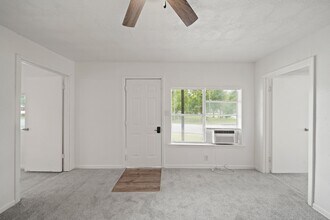 602 S 3rd St in La Porte, TX - Building Photo - Building Photo