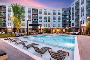 Elan Satellite Place in Duluth, GA - Building Photo