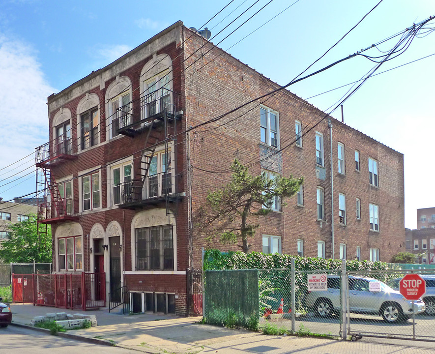 3029 W 24th St in Brooklyn, NY - Building Photo