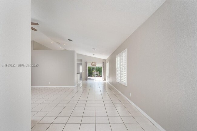 1524 Canary Island Dr in Weston, FL - Building Photo - Building Photo