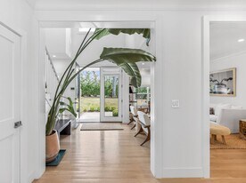 17 Bayview Rd in Southampton, NY - Building Photo